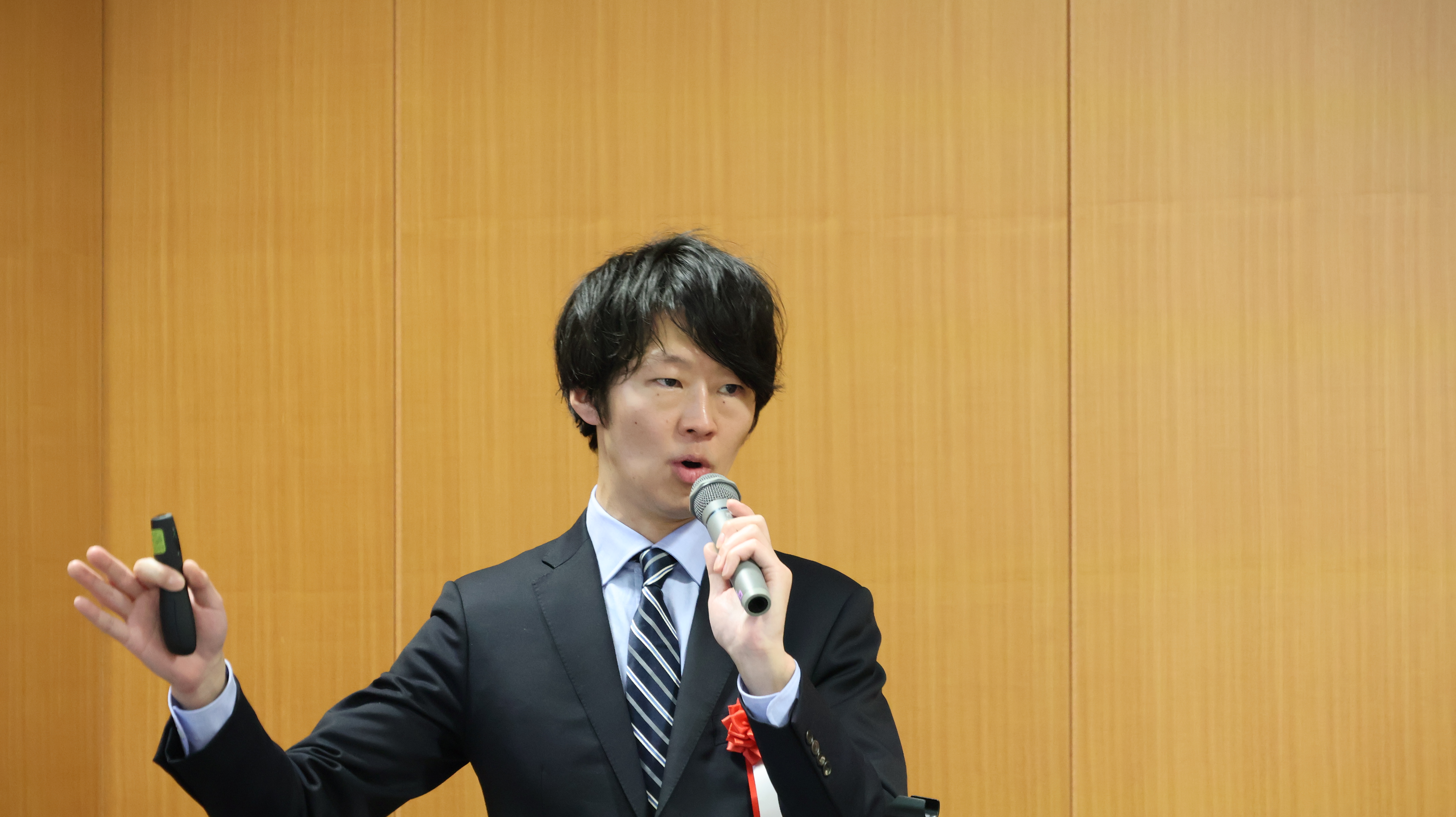 Associate Professor Kato presenting him research