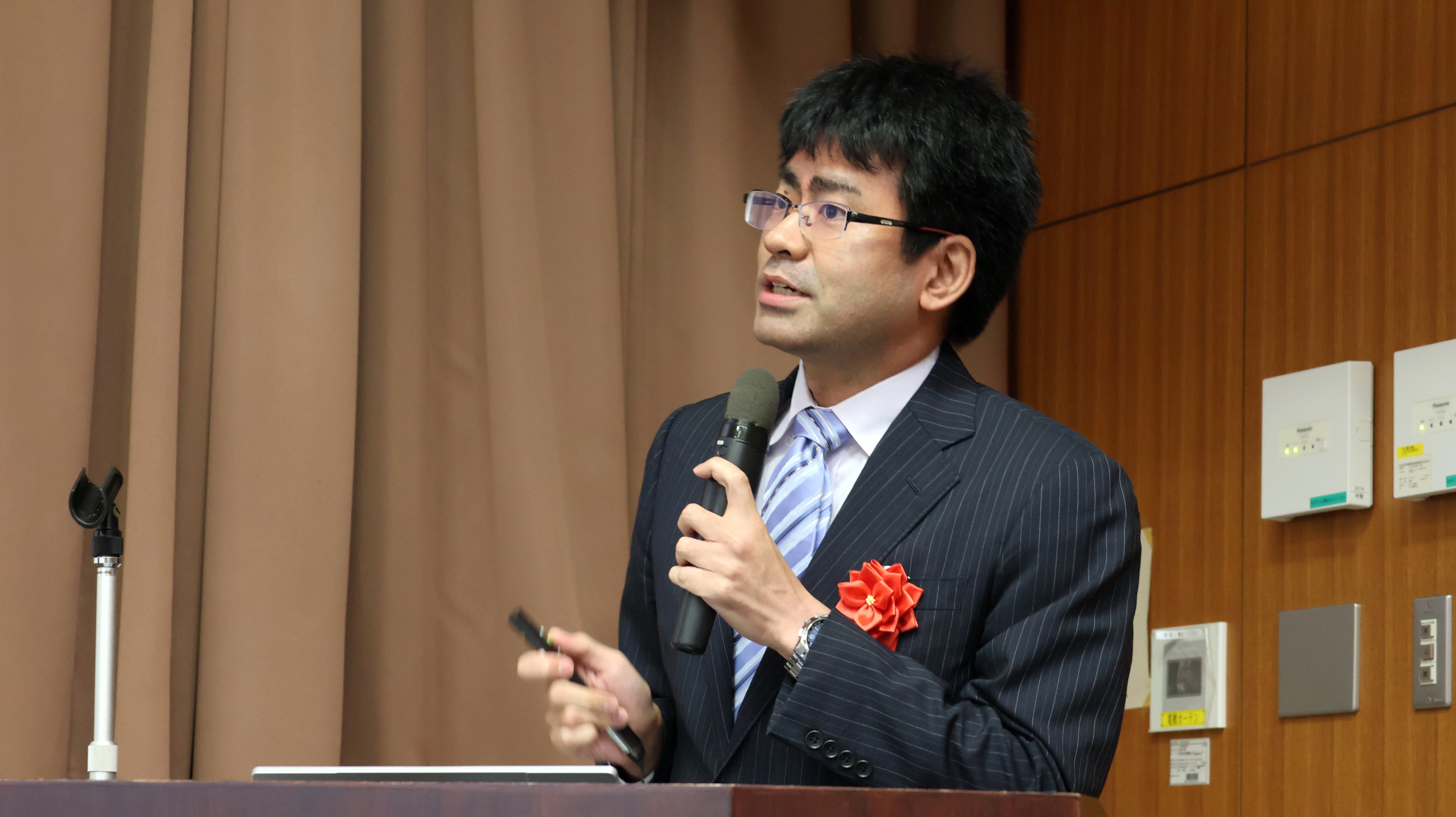 Award-winning Associate Prof. Kensuke MIYAKE