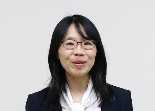 真板 綾子
